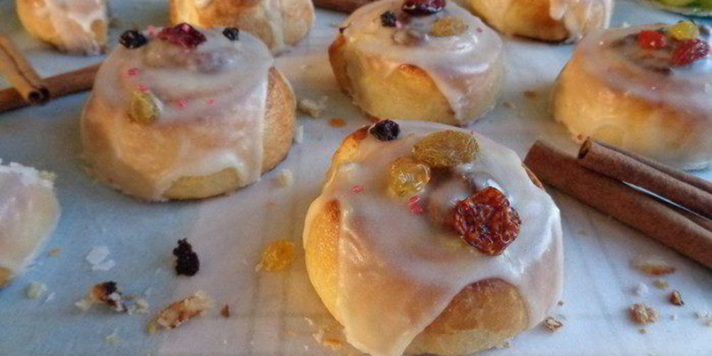 Как приготовить булочки-улитки с изюмом и корицей