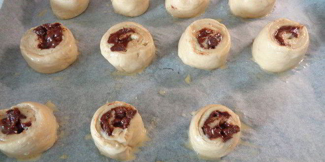 Рецепт булочки-улитки с изюмом и корицей