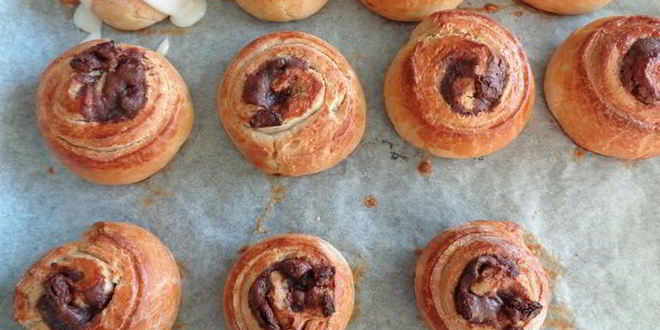 Рецепт булочки-улитки с изюмом и корицей