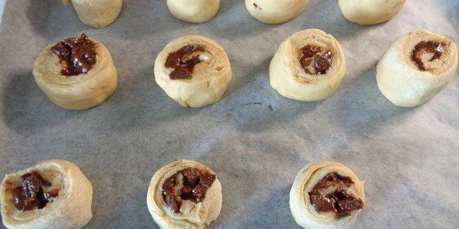 Рецепт булочки-улитки с изюмом и корицей