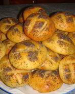 Чесночные булочки с маком