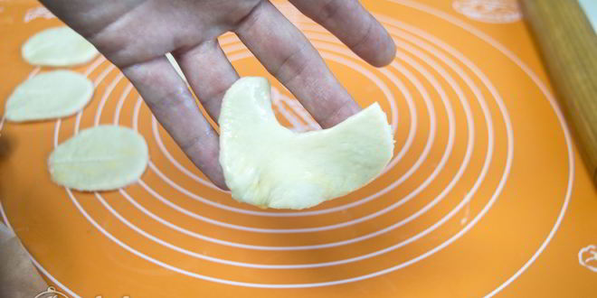 Рецепт дрожжевые булочки с сыром