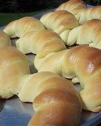 Дрожжевые рогалики-круассаны