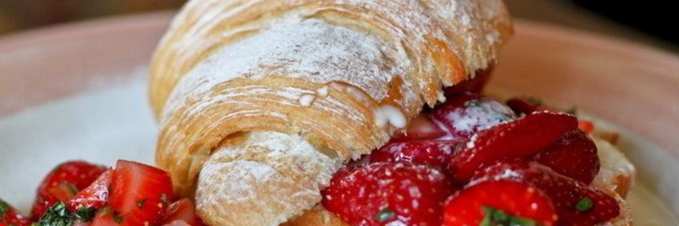 Рецепт Круассаны с клубникой