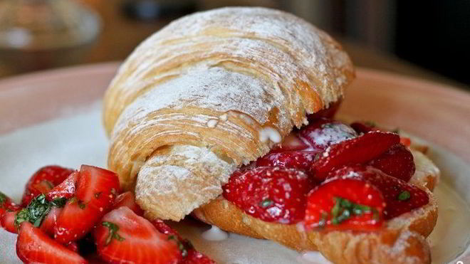 Рецепт Круассаны с клубникой