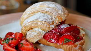 Рецепт Круассаны с клубникой