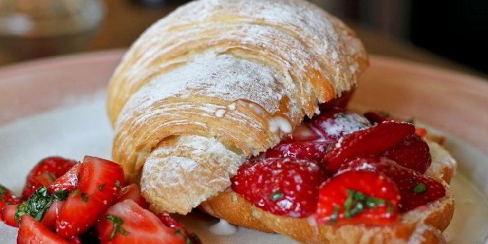 Как приготовить круассаны с клубникой