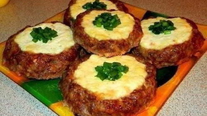 Рецепт Мясные ватрушки с сырно-творожной начинкой