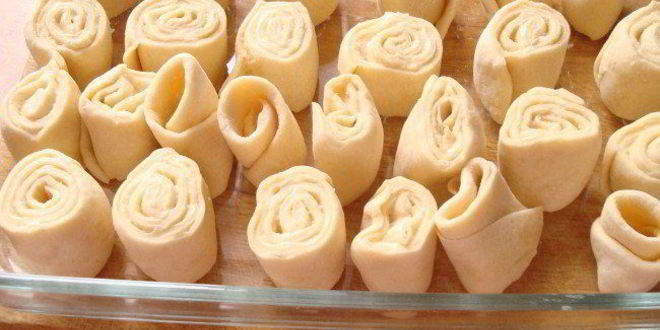 Рецепт осиное гнездо — венгерские булочки, печеные в молоке