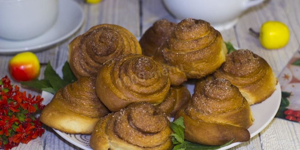 Как приготовить плюшки с сахаром из дрожжевого теста