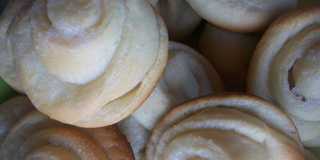 Рецепт плюшки с сахаром розочки