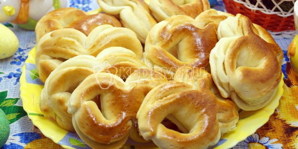 Как приготовить сдобные булочки из дрожжевого теста