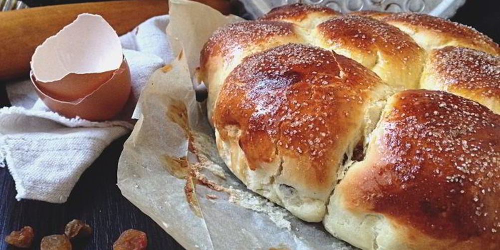 Как приготовить сдобные булочки с изюмом