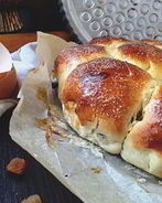 Сдобные булочки с изюмом