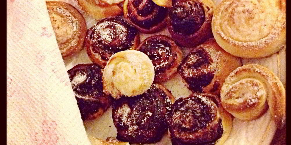 Как приготовить сладкие сдобные булочки с шоколадной пастой