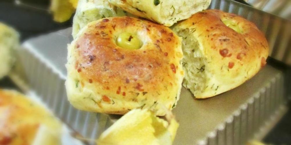 Как приготовить сырные булочки с укропом и оливками
