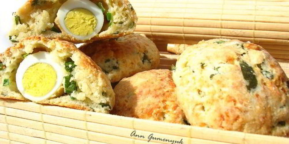 Как приготовить сырные булочки с яйцом