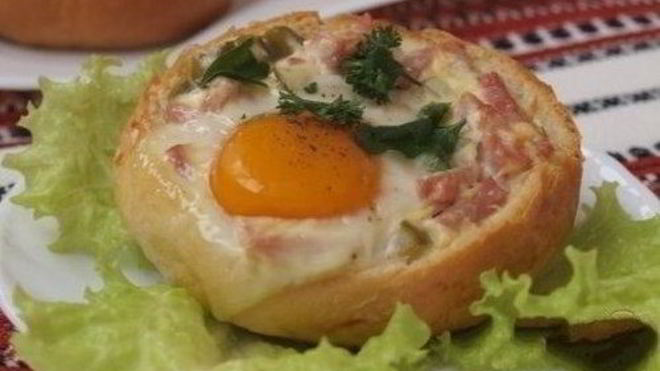 Рецепт Закусочные булочки с яичницей в духовке