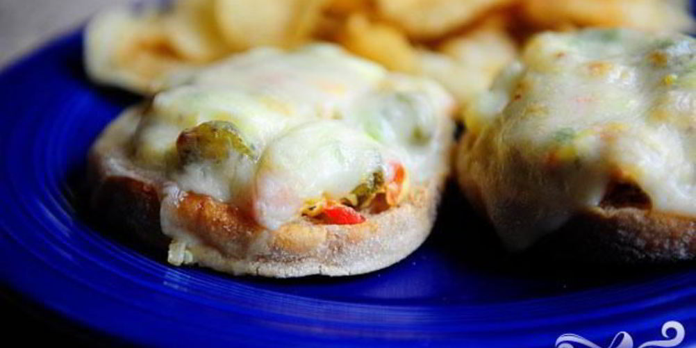 Как приготовить запеченные булочки с тунцом и сыром