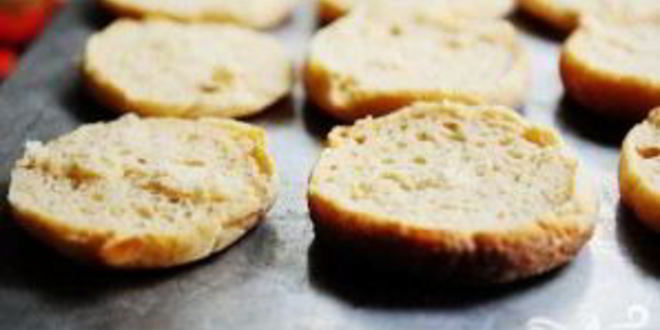 Рецепт запеченные булочки с тунцом и сыром