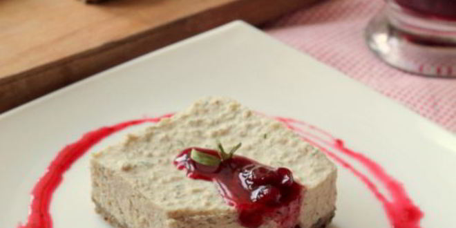 Рецепт чизкейк мясной с брусничным соусом