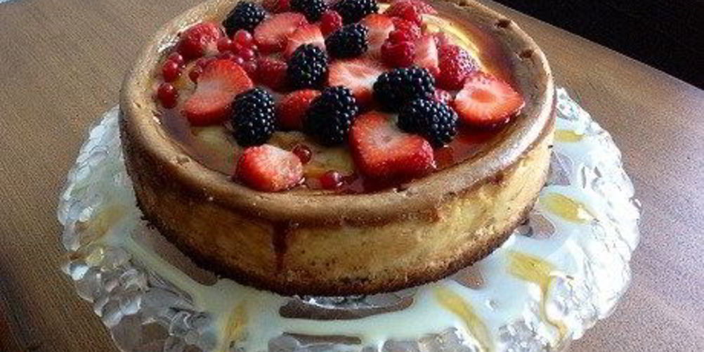 Как приготовить чизкейк с белым и молочным шоколадом под карамельным соусом