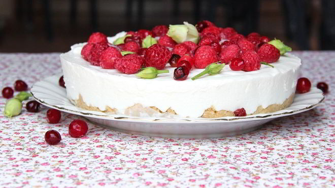 Рецепт Чизкейк с летними ягодами