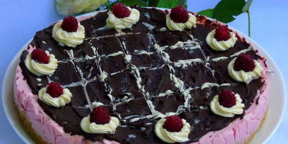 Как приготовить малиновый чизкейк с двумя видами шоколада