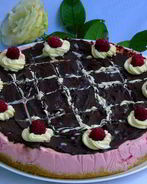 Малиновый чизкейк с двумя видами шоколада