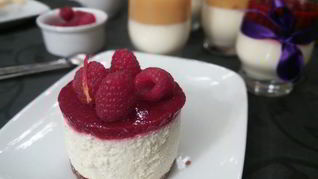 Рецепт Мини-чизкейк из козьего сыра с малиной