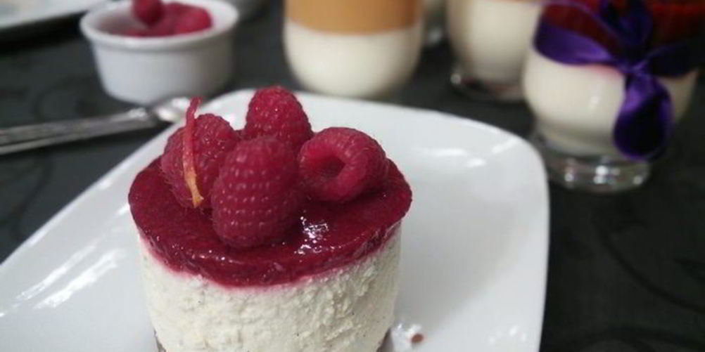 Как приготовить мини-чизкейк из козьего сыра с малиной