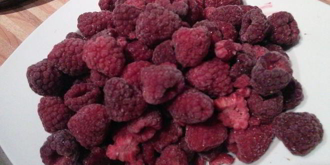 Рецепт мини-чизкейк из козьего сыра с малиной