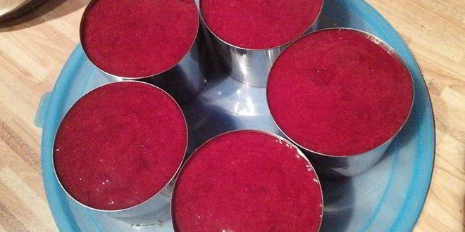 Рецепт мини-чизкейк из козьего сыра с малиной