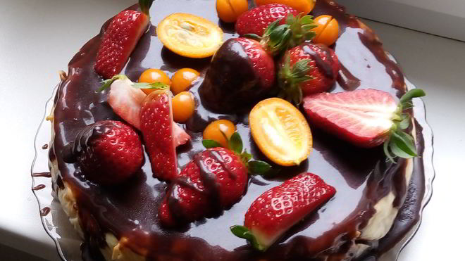 Рецепт Шоколадный чизкейк в глазури с фруктами