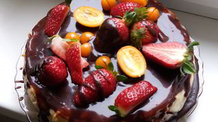 Рецепт Шоколадный чизкейк в глазури с фруктами