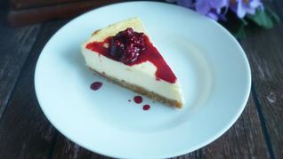 Рецепт Ванильный чизкейк с малиновым соусом