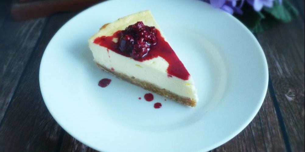 Как приготовить ванильный чизкейк с малиновым соусом