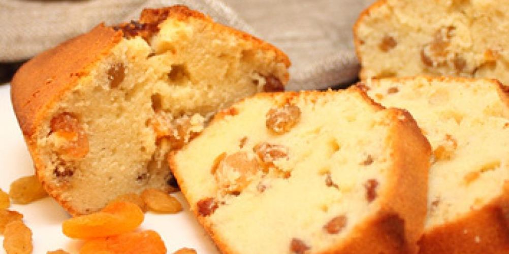 Как приготовить домашний кекс с изюмом и курагой