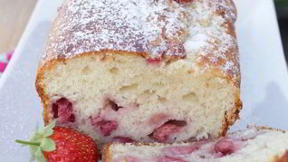 Рецепт Йогуртовый кекс с клубникой