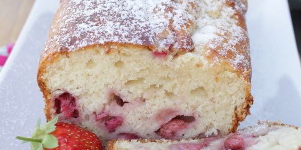 Как приготовить йогуртовый кекс с клубникой