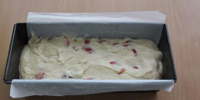 Рецепт йогуртовый кекс с клубникой