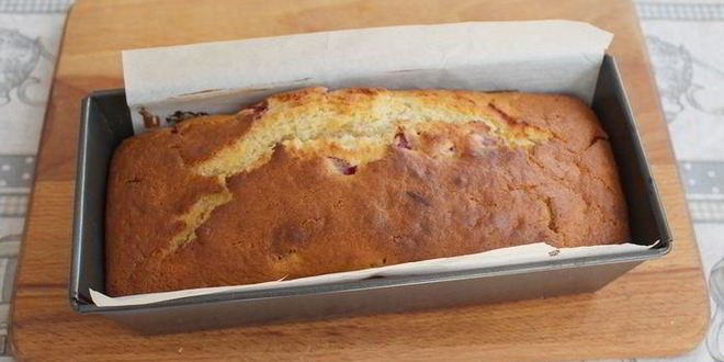 Рецепт йогуртовый кекс с клубникой