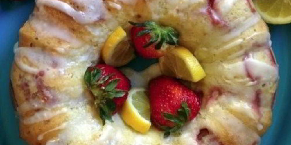 Рецепт йогуртовый кекс с клубникой