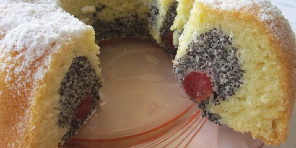 Как приготовить кекс с маком и черешней