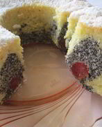 Кекс с маком и черешней