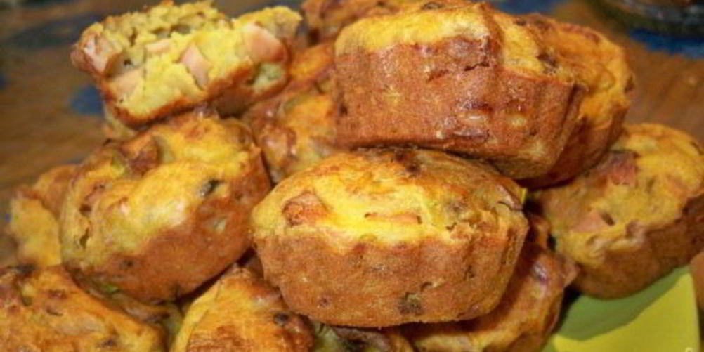 Как приготовить кексы из кабачков с колбасой