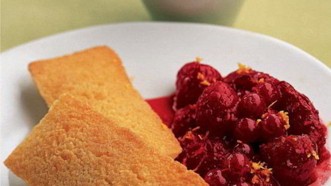 Рецепт Миндальные кексики и жареные ягоды