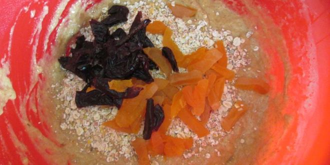 Рецепт морковный кекс из цельнозерновой муки с сухофруктами