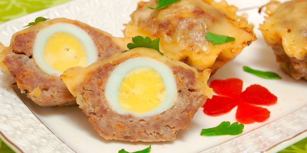 Как приготовить мясные кексы с перепелиными яйцами