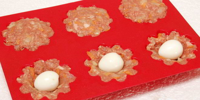 Рецепт мясные кексы с перепелиными яйцами